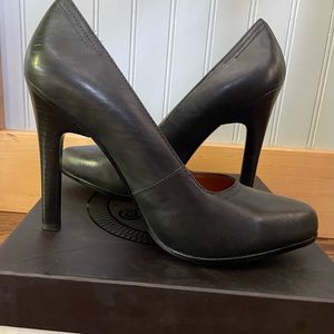 Modern Vintage Harley Black Leather Pumps